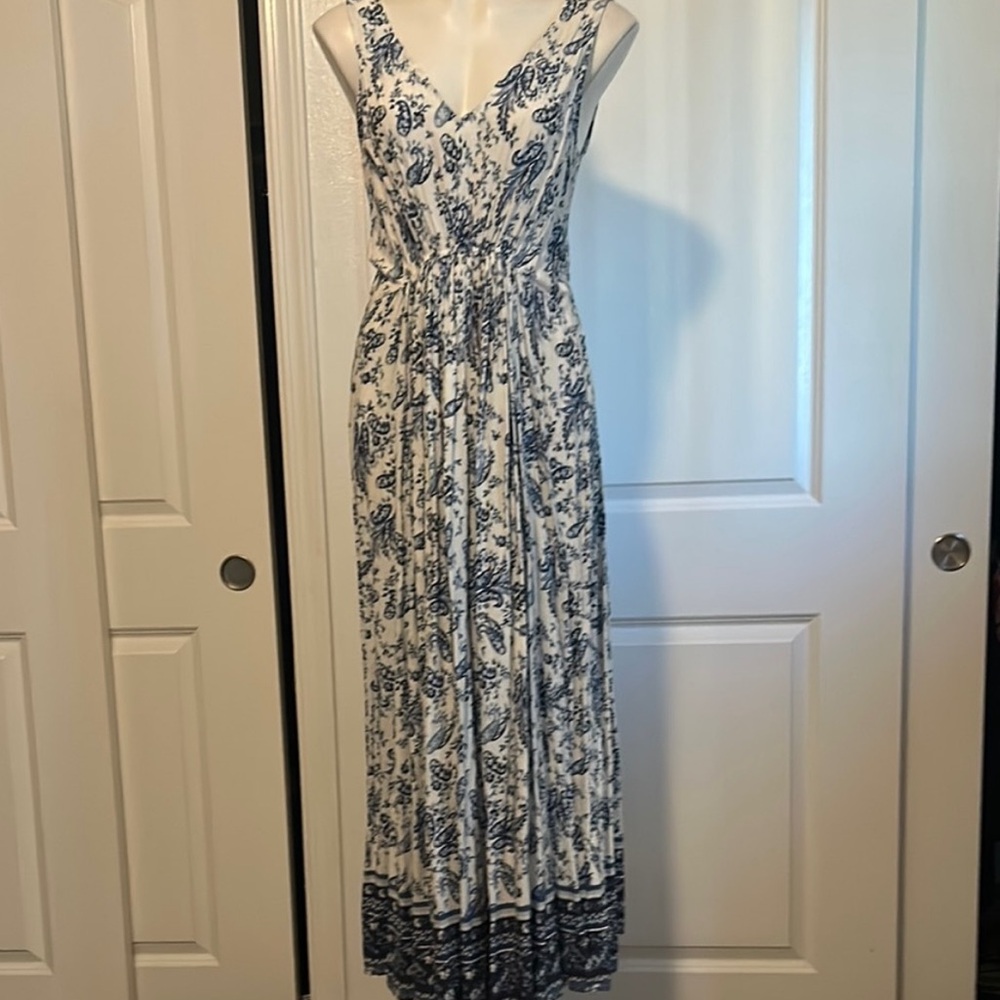 Lucky Brand White and Blue Sleeveless V-Neck Sundress